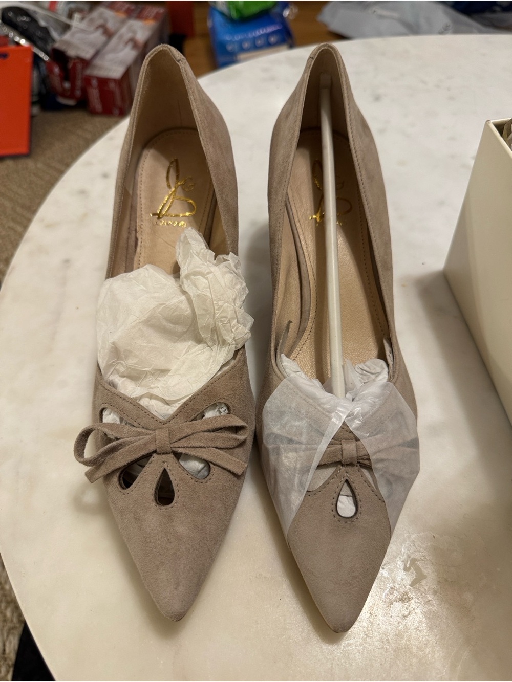 Pointed Toe Suede Kitten-heel Pumps in Taupe